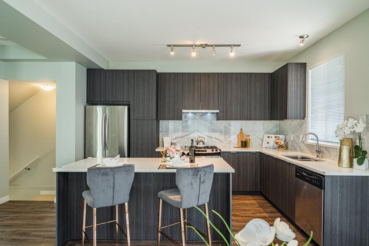 Listing Picture 4 of 19 : 7 9728 ALEXANDRA ROAD, Richmond / 烈治文 - 魯藝地產 Yvonne Lu Group - MLS Medallion Club Member