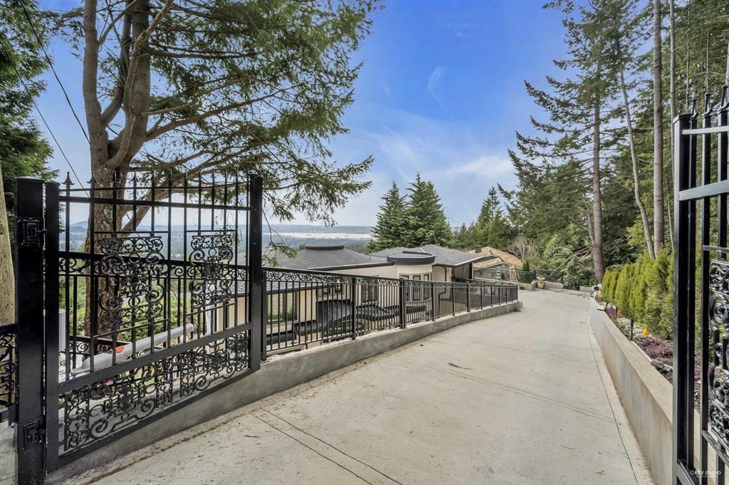 541 Craigmohr Drive, West Vancouver, British Columbia  V7S 1W8 - Photo 3 - R2779180