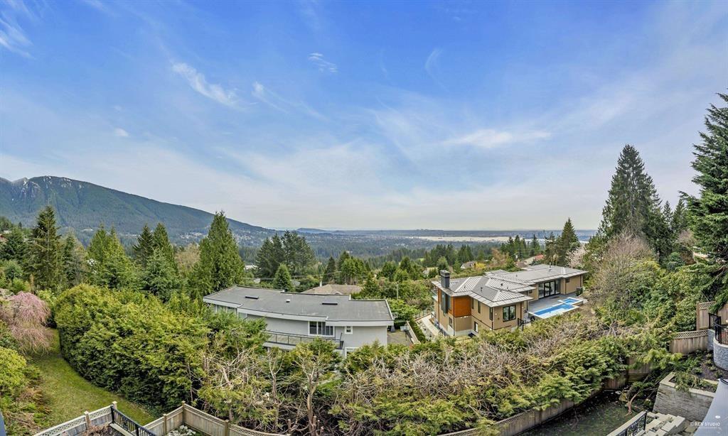 541 Craigmohr Drive, West Vancouver, British Columbia  V7S 1W8 - Photo 2 - R2779180