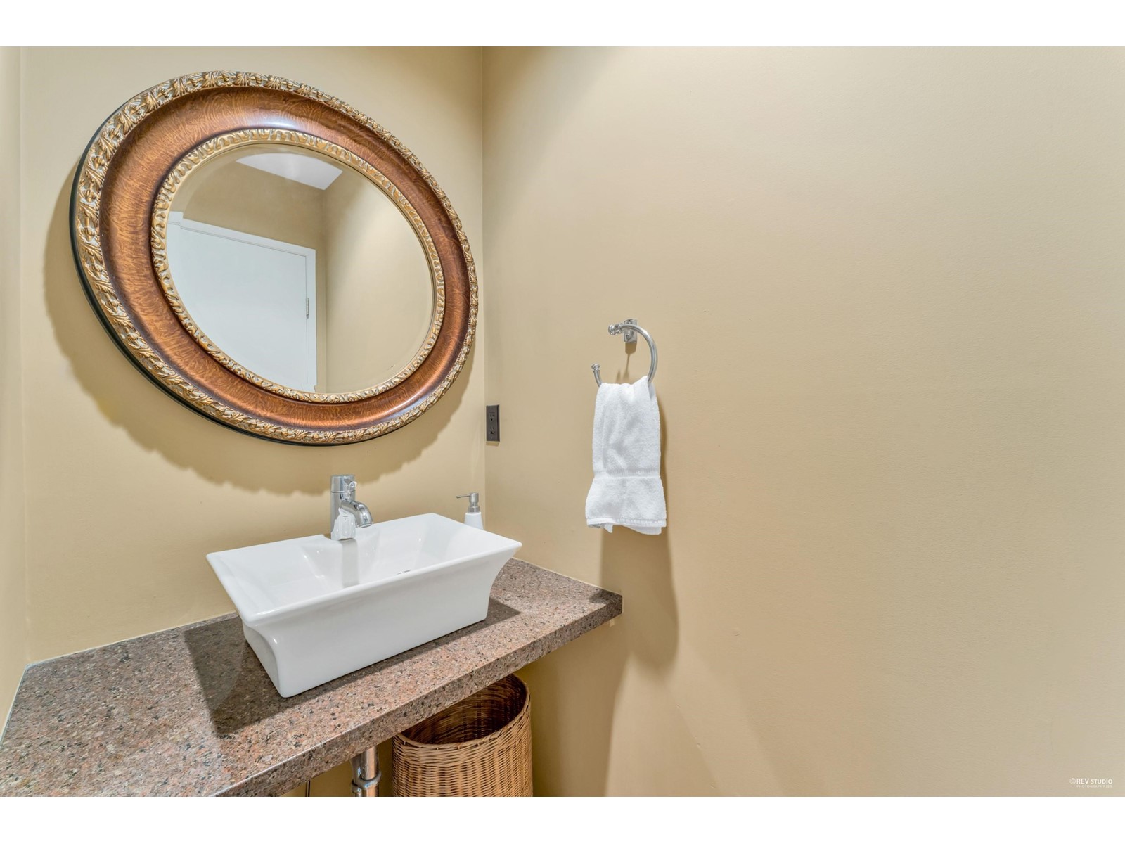 5703 Westport Wynd, West Vancouver, British Columbia  V7W 2Y1 - Photo 12 - R2779197