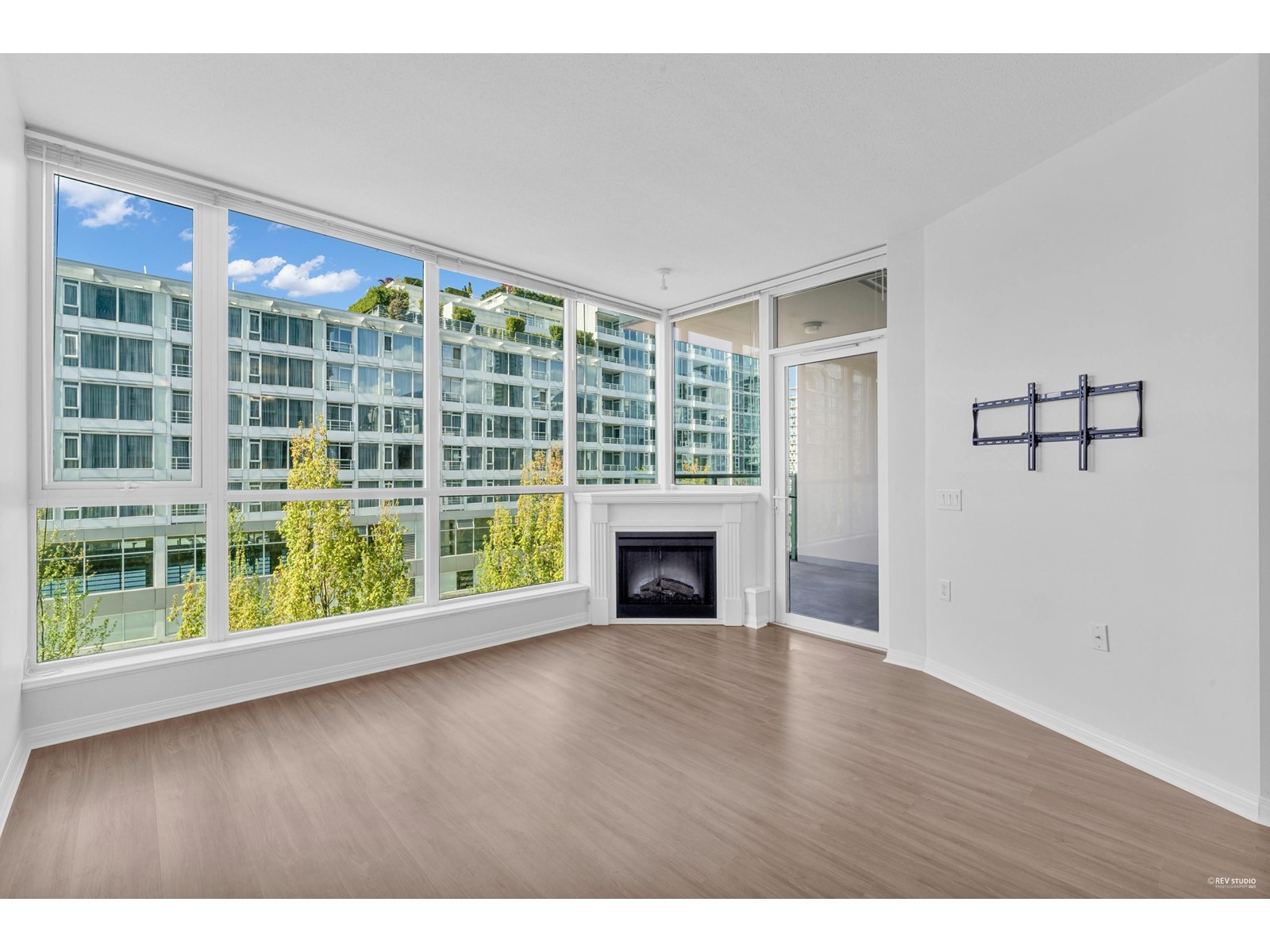 503 138 E Esplanade, North Vancouver, British Columbia  V7L 4X9 - Photo 12 - R2778551