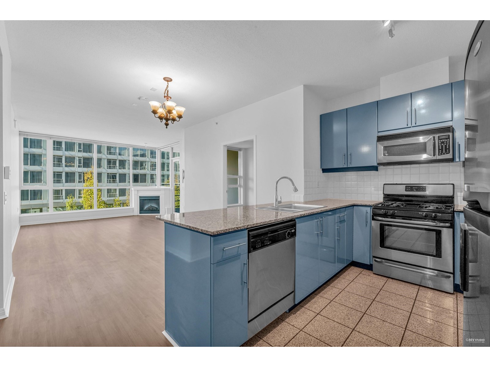 503 138 E Esplanade, North Vancouver, British Columbia  V7L 4X9 - Photo 4 - R2778551