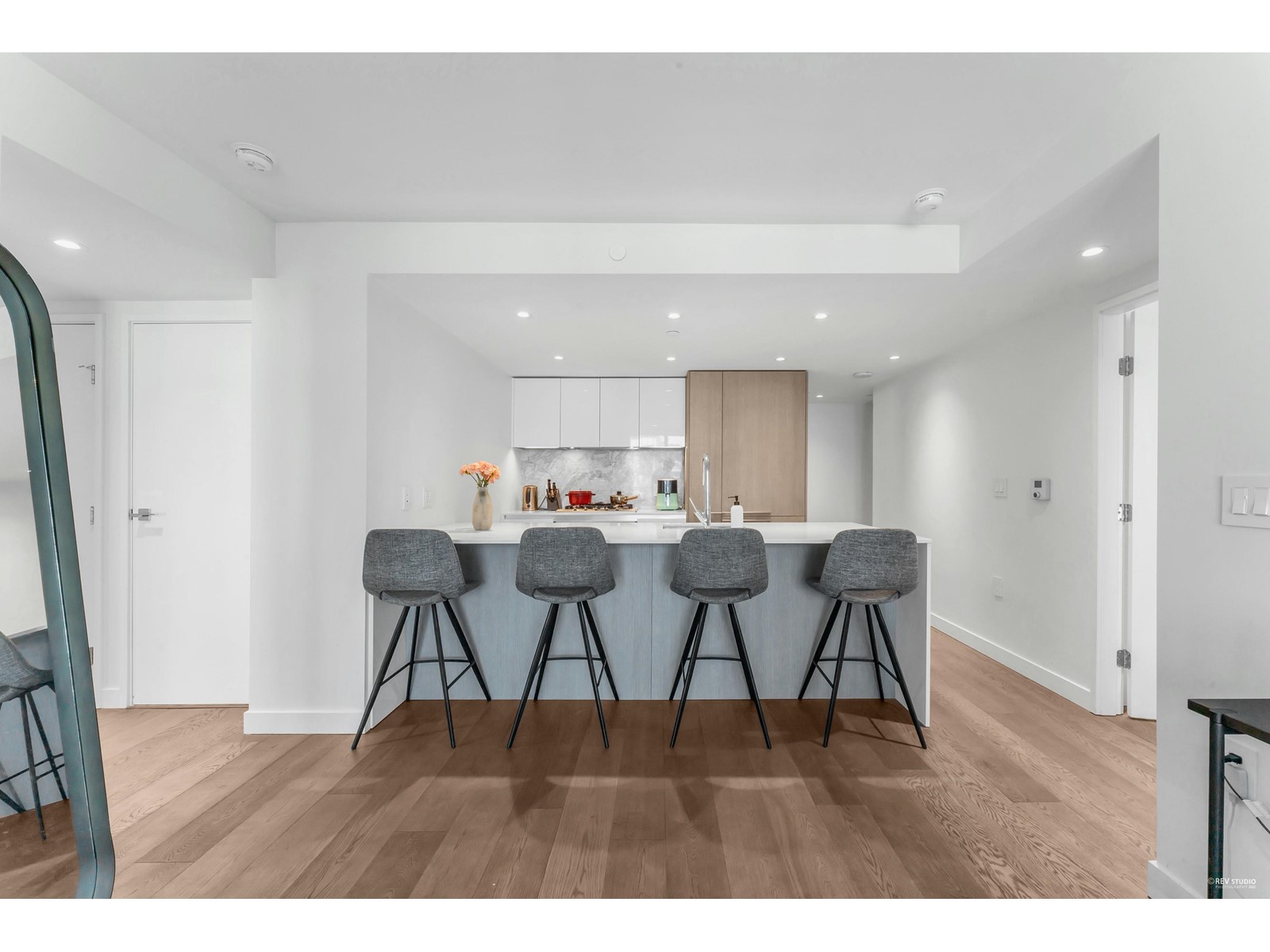 1610 1111 Richards Street, Vancouver, British Columbia  V6B 0S3 - Photo 2 - R2779481