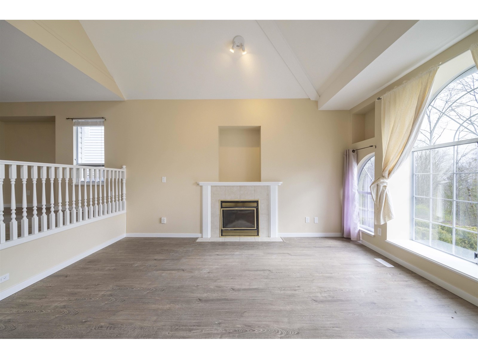 470 Riverview Crescent, Coquitlam, British Columbia  V3C 4X9 - Photo 3 - R2779577