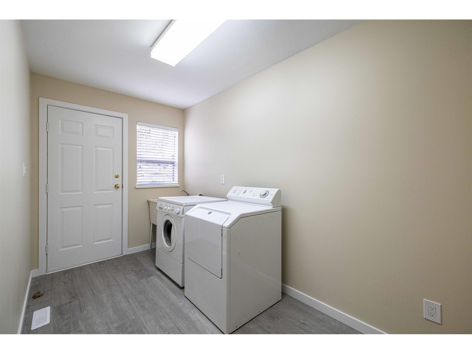 470 Riverview Crescent, Coquitlam, British Columbia  V3C 4X9 - Photo 28 - R2779577