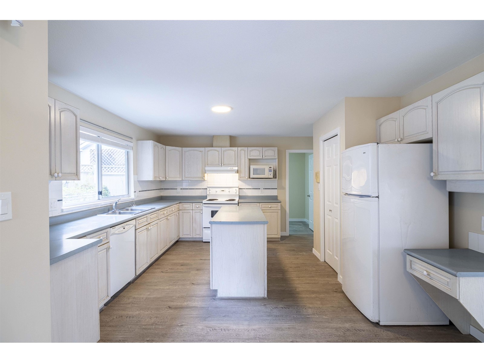 470 Riverview Crescent, Coquitlam, British Columbia  V3C 4X9 - Photo 12 - R2779577