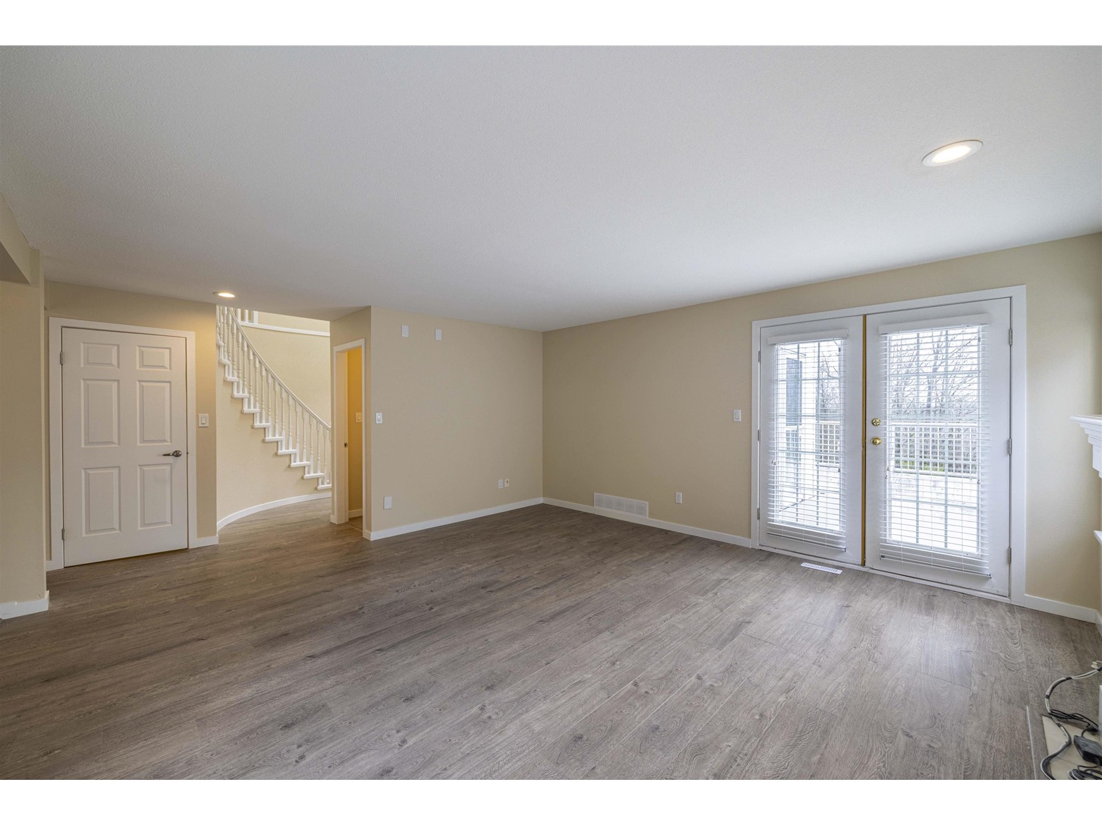 470 Riverview Crescent, Coquitlam, British Columbia  V3C 4X9 - Photo 11 - R2779577