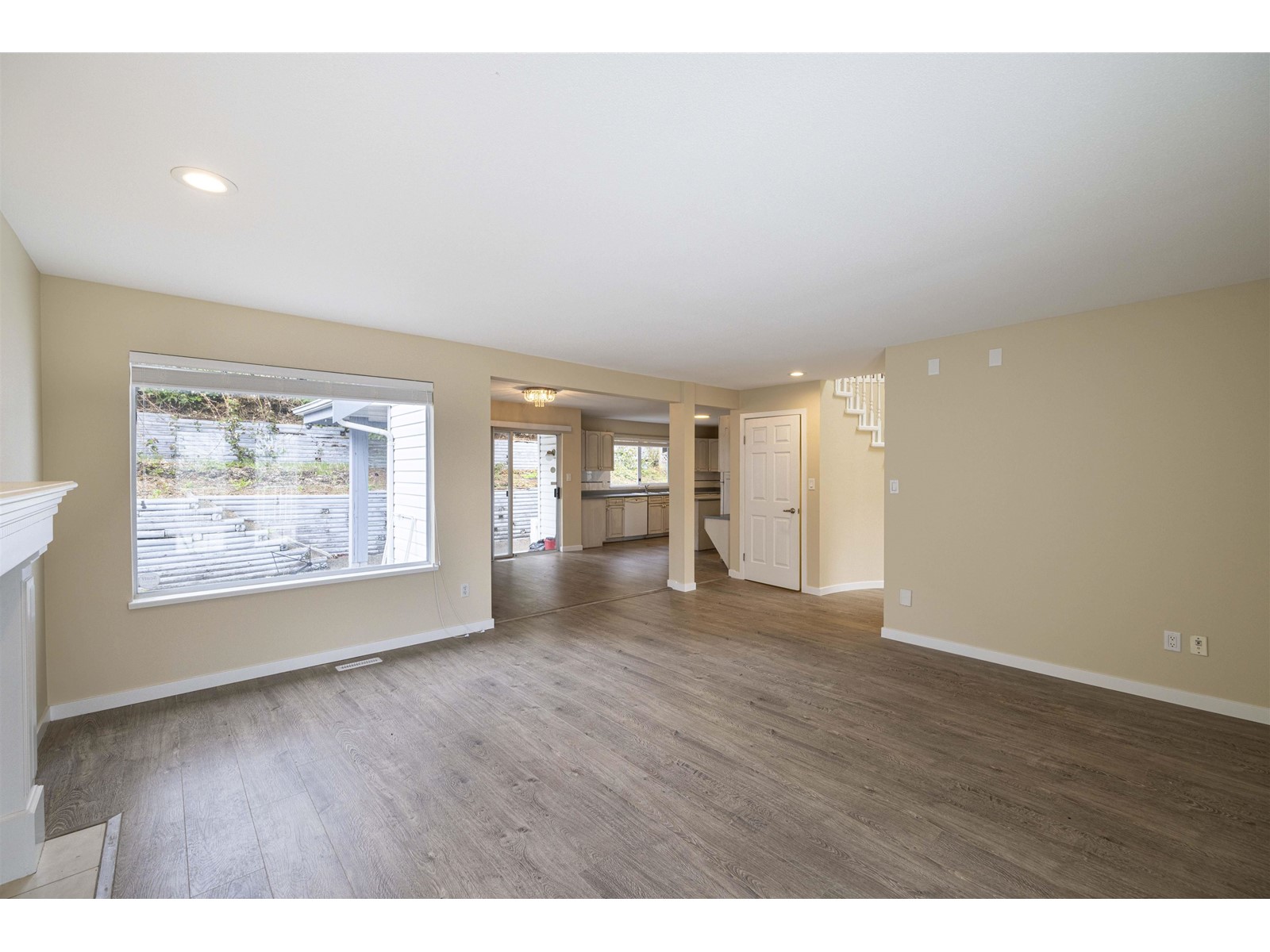 470 Riverview Crescent, Coquitlam, British Columbia  V3C 4X9 - Photo 10 - R2779577
