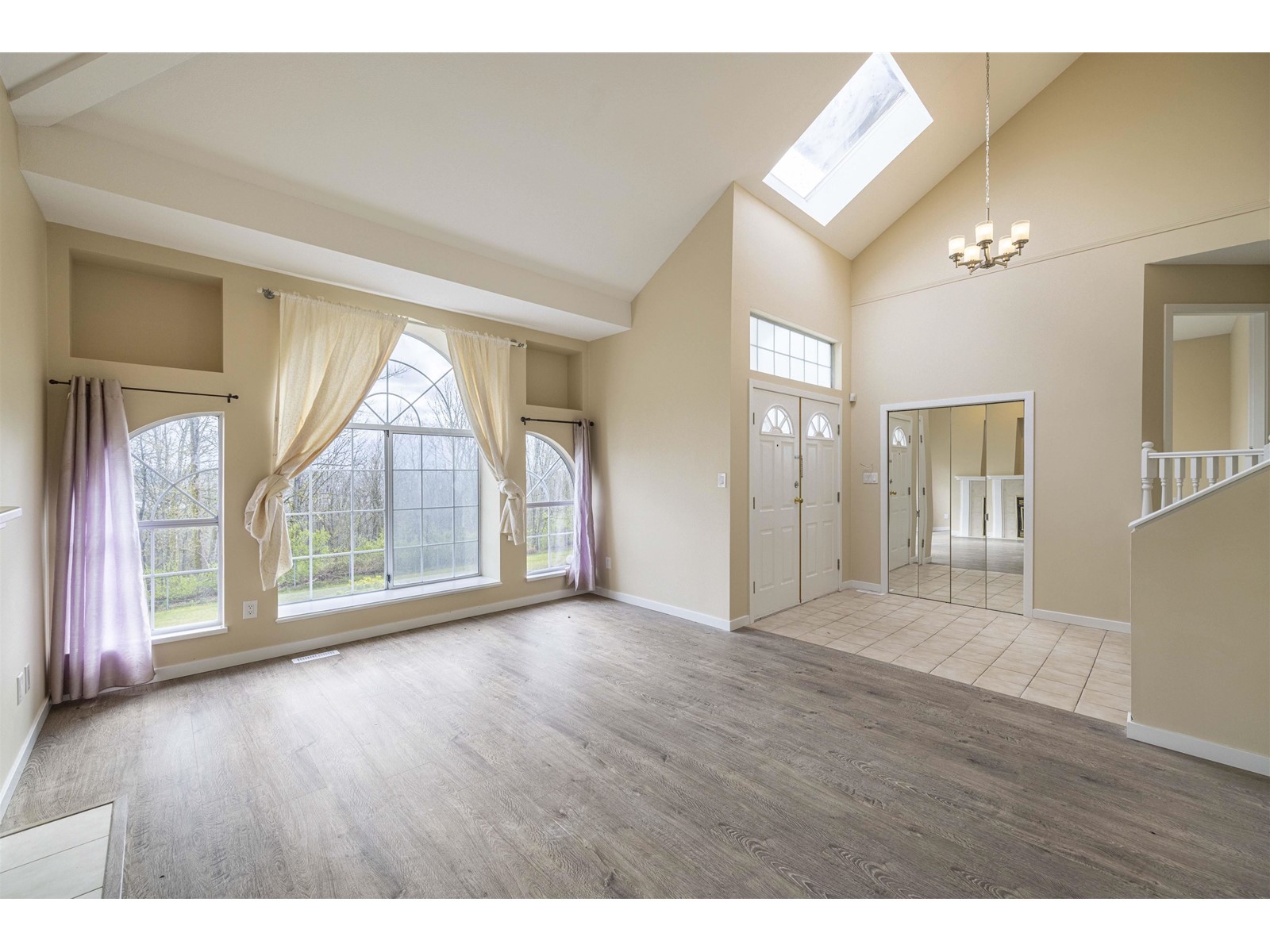 470 Riverview Crescent, Coquitlam, British Columbia  V3C 4X9 - Photo 4 - R2779577