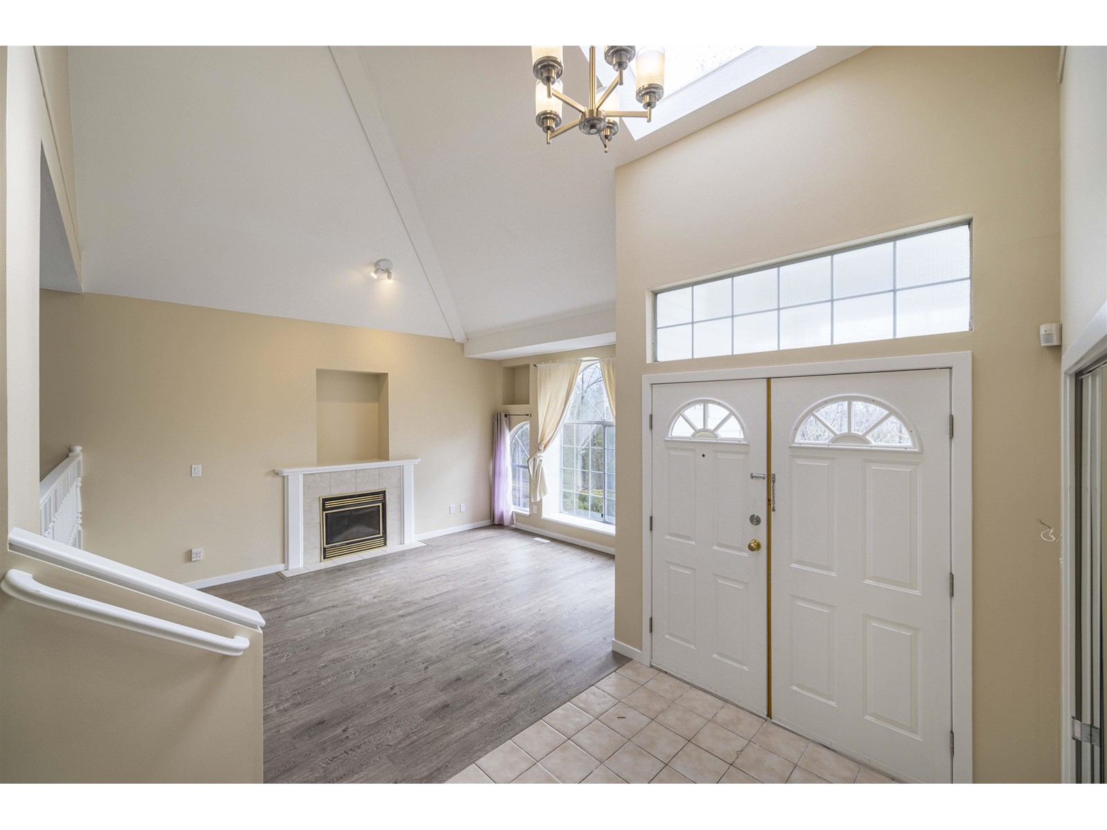 470 Riverview Crescent, Coquitlam, British Columbia  V3C 4X9 - Photo 2 - R2779577