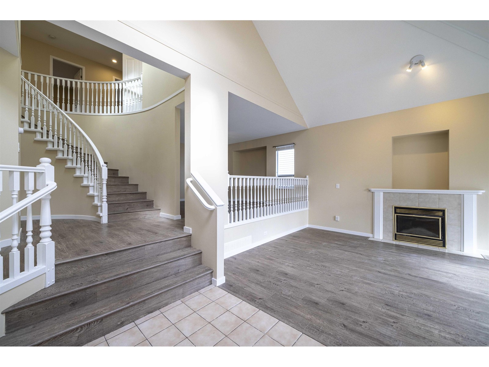 470 Riverview Crescent, Coquitlam, British Columbia  V3C 4X9 - Photo 6 - R2779577