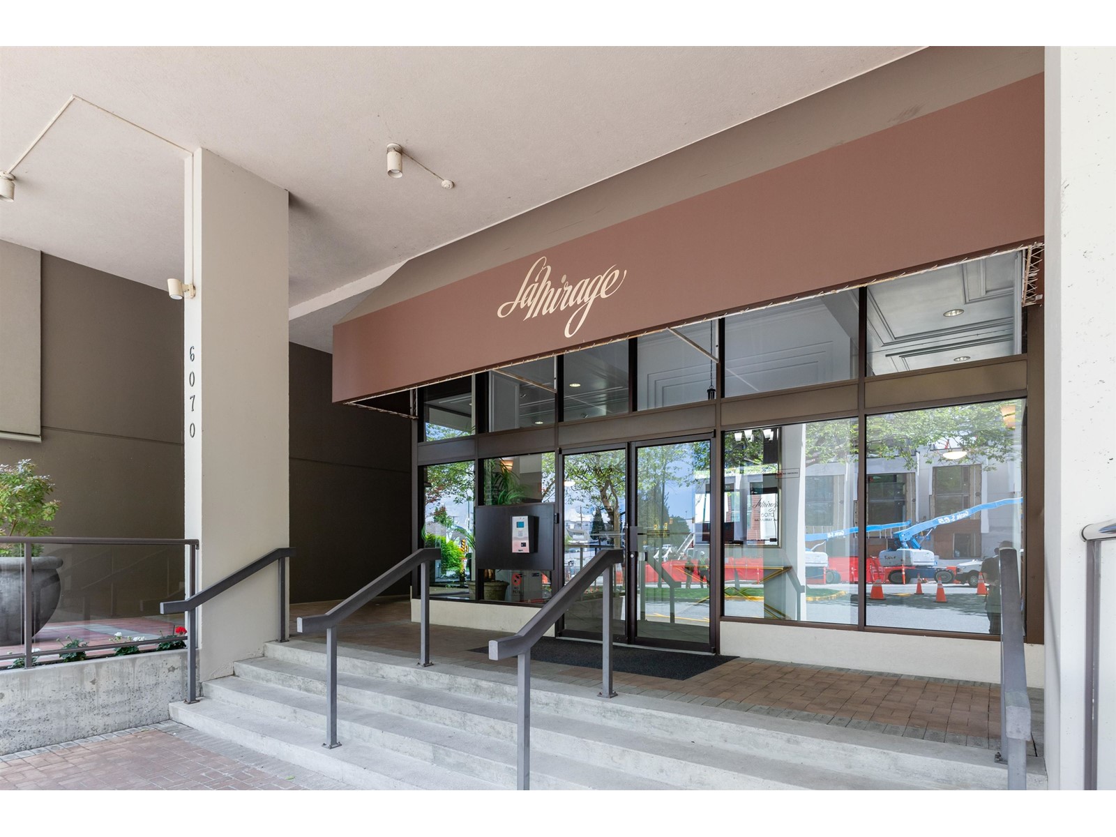 2003 6070 Mcmurray Avenue, Burnaby, British Columbia  V5H 4J3 - Photo 3 - R2779479