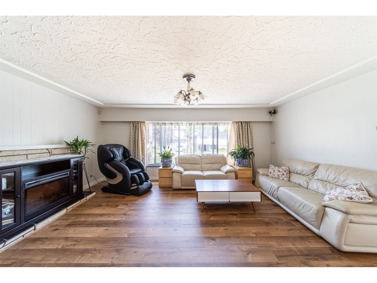 1066 E 55th Avenue, Vancouver, British Columbia  V5X 1N9 - Photo 3 - R2777247