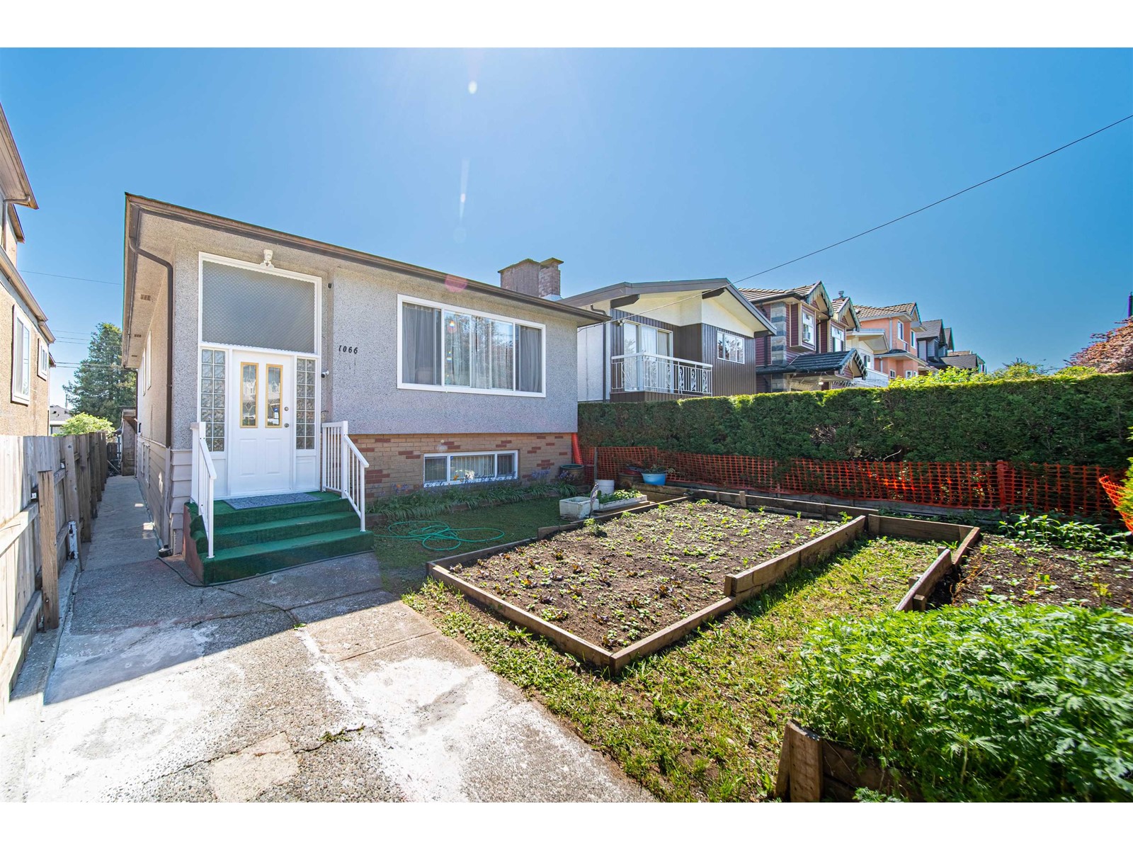 1066 E 55th Avenue, Vancouver, British Columbia  V5X 1N9 - Photo 2 - R2777247