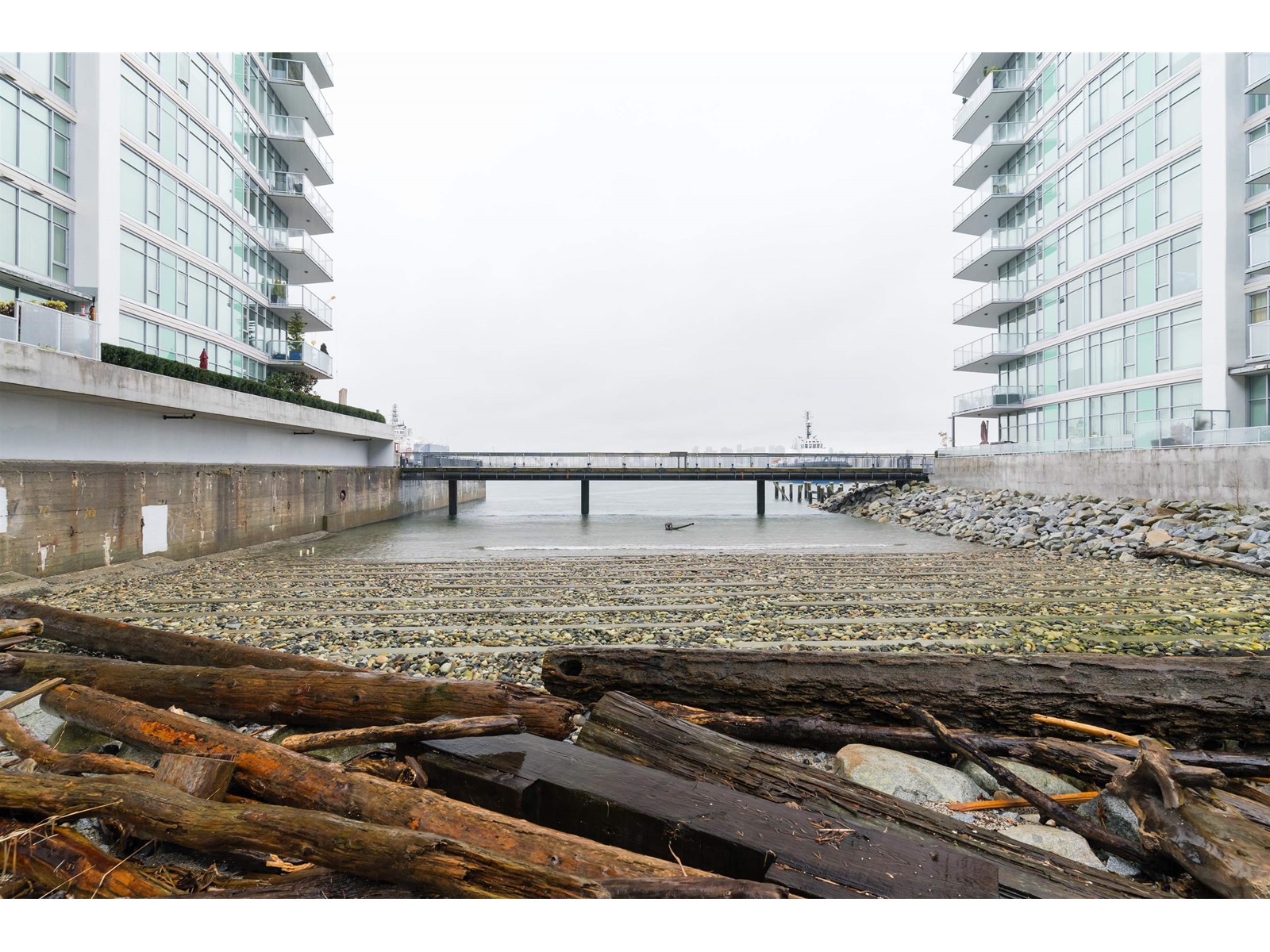 601 185 Victory Ship Way, North Vancouver, British Columbia  V7L 0G2 - Photo 31 - R2765873