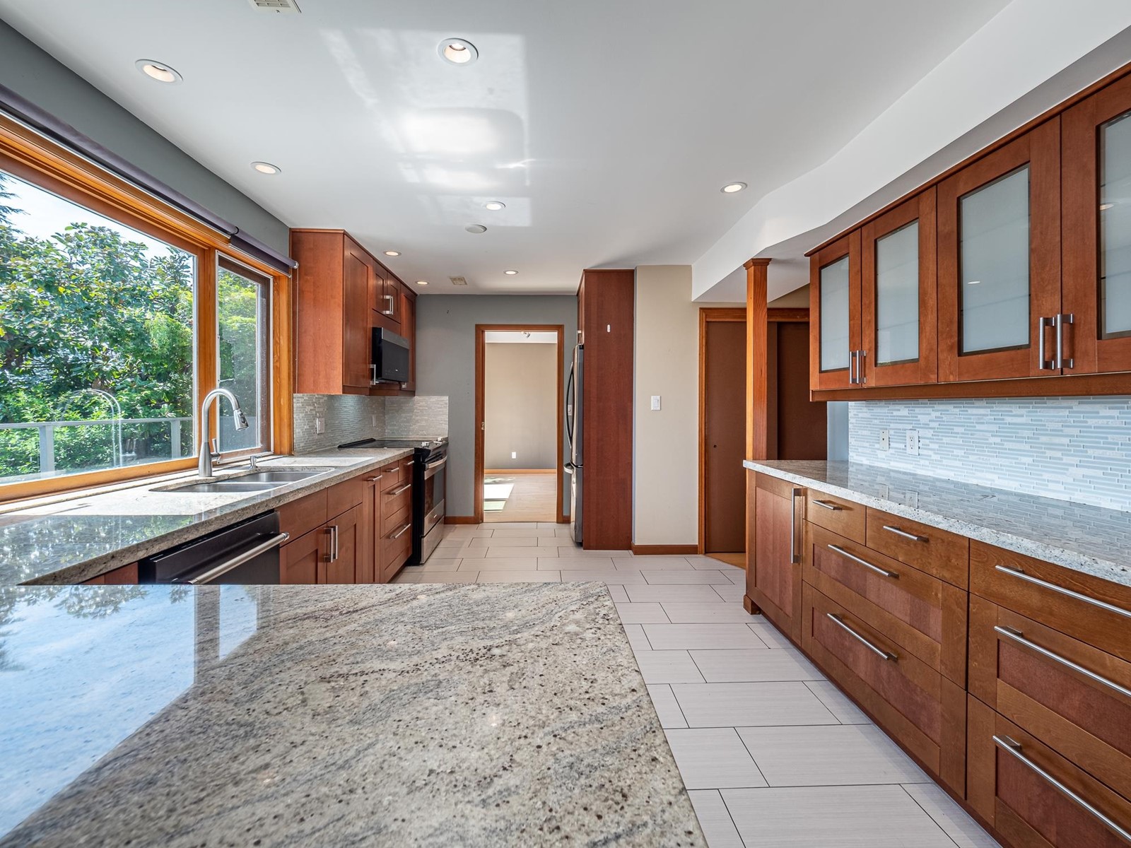 411 Montroyal Boulevard, North Vancouver, British Columbia  V7N 3E2 - Photo 9 - R2779701