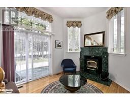 77 DOWNER Crescent