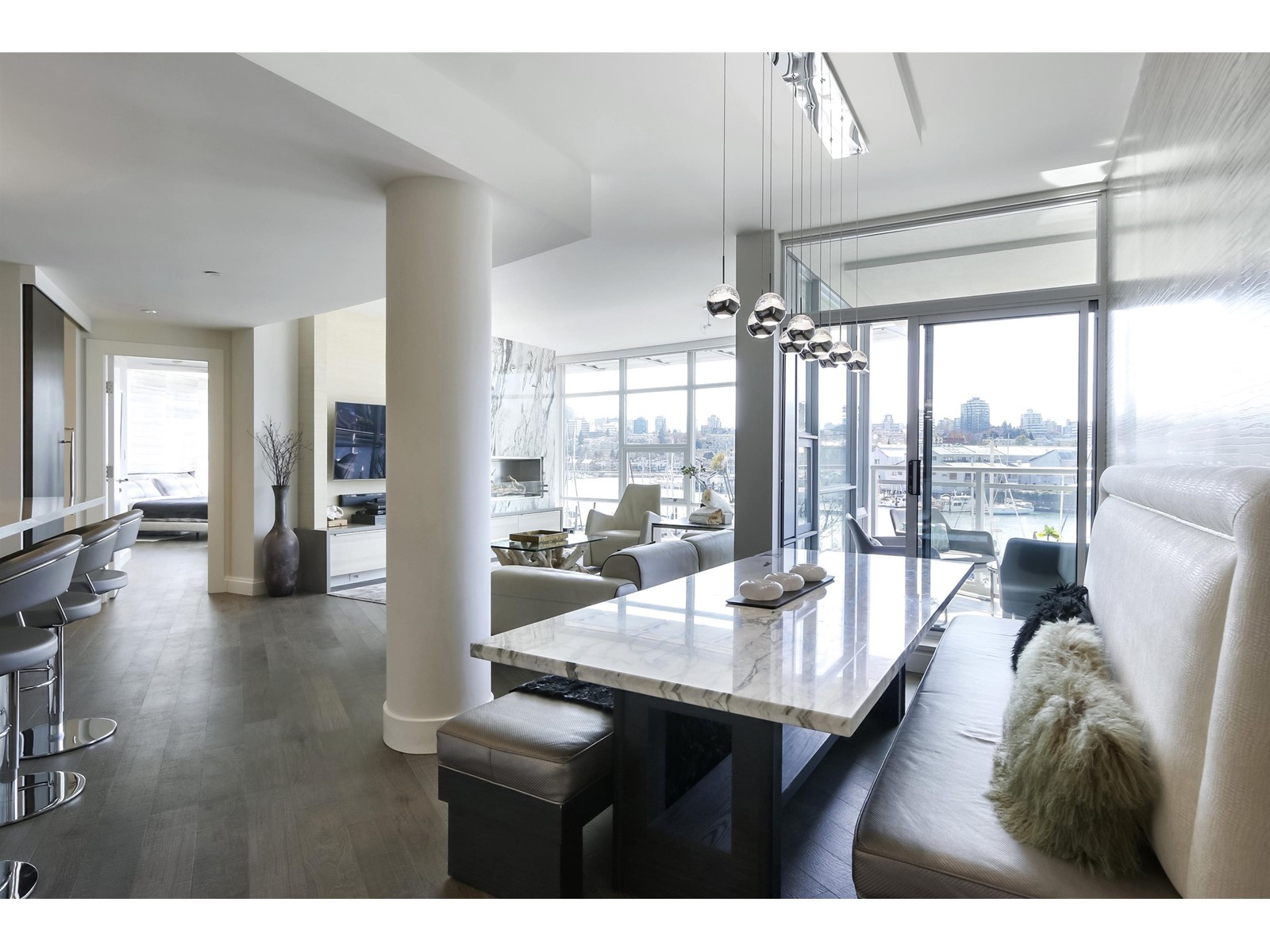 302 628 Kinghorne Mews, Vancouver, British Columbia  V6Z 3H6 - Photo 2 - R2780179