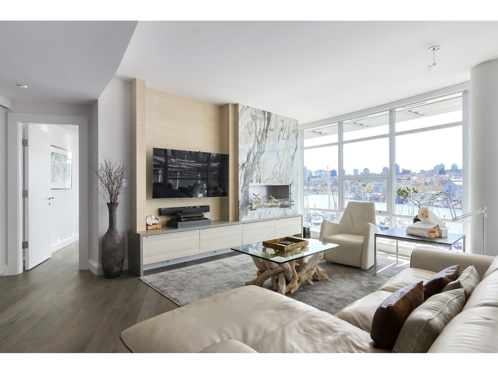302 628 Kinghorne Mews, Vancouver, British Columbia  V6Z 3H6 - Photo 3 - R2780179