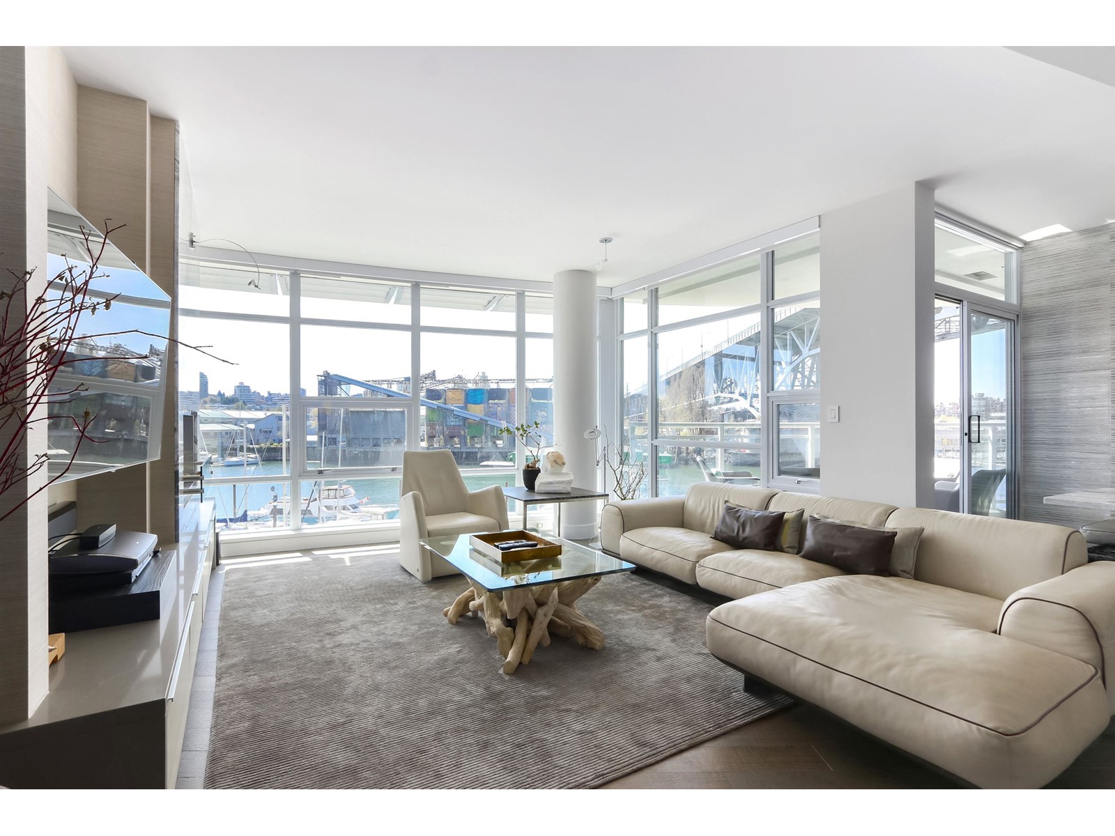 302 628 Kinghorne Mews, Vancouver, British Columbia  V6Z 3H6 - Photo 4 - R2780179