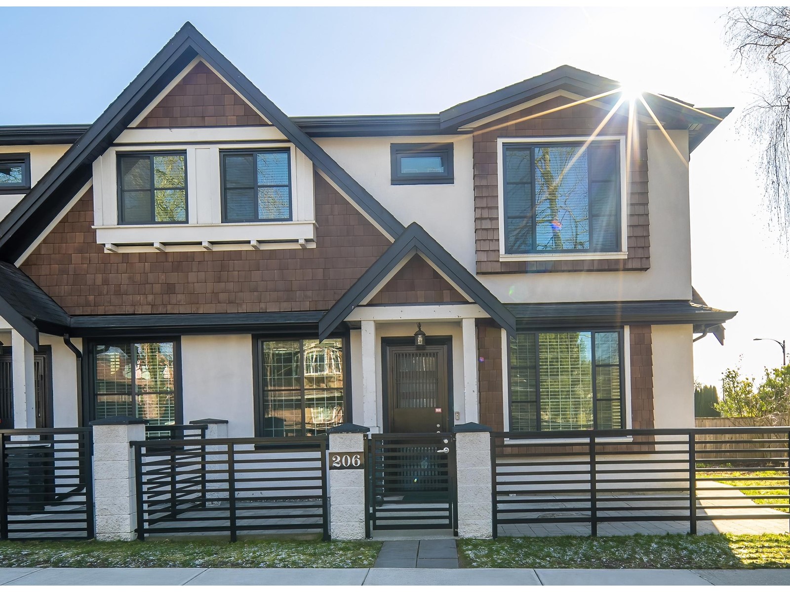 206 E 46th Avenue, Vancouver, British Columbia  V5W 1Z6 - Photo 1 - R2781026