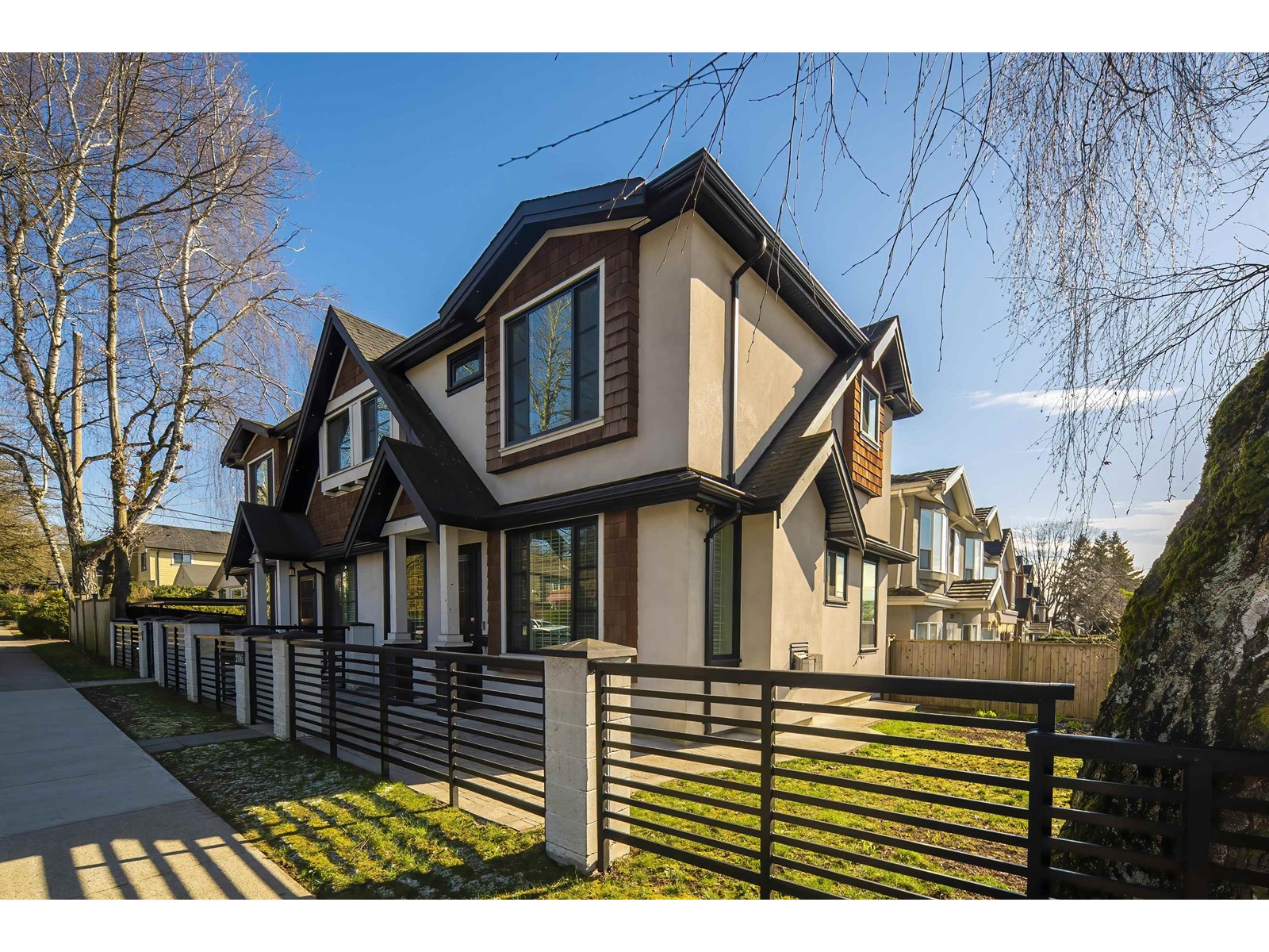 206 E 46th Avenue, Vancouver, British Columbia  V5W 1Z6 - Photo 2 - R2781026