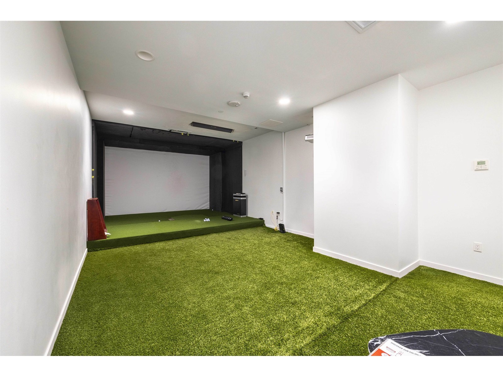 403 6398 Silver Avenue, Burnaby, British Columbia  V5H 2Y5 - Photo 2 - R2781080