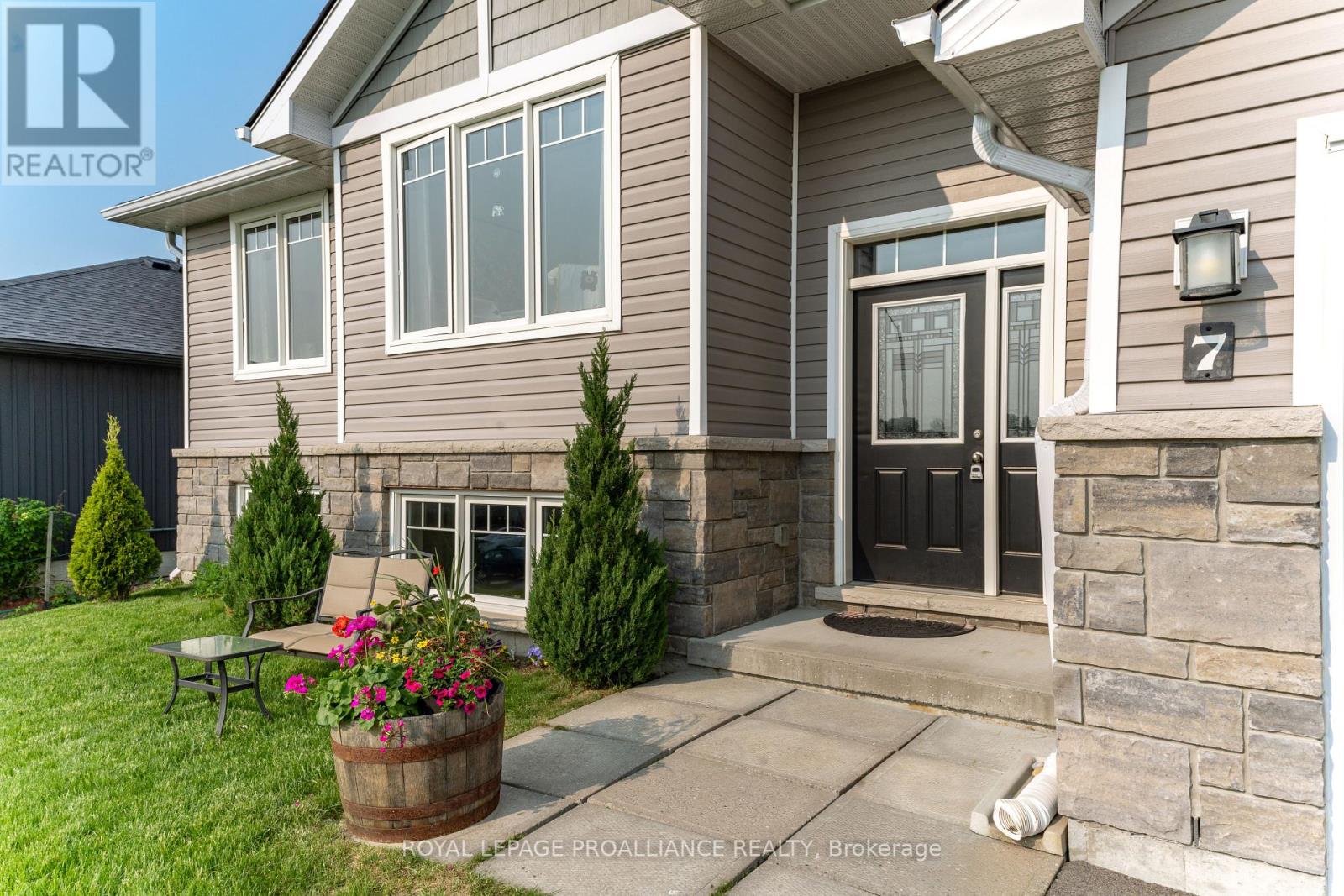 7 Meagan Lane, Quinte West, Ontario  K0K 2C0 - Photo 2 - X6043580