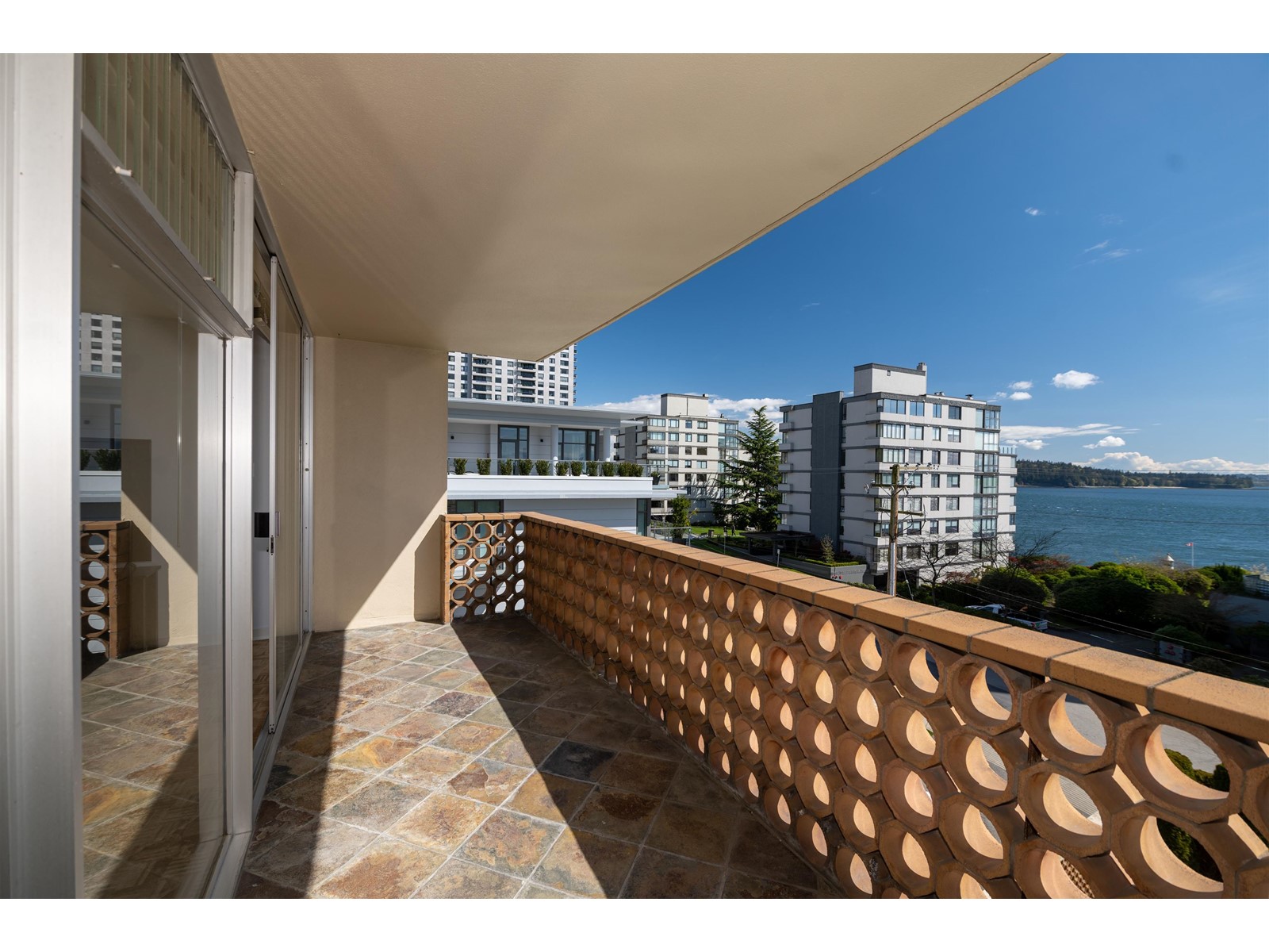 301 2135 Argyle Avenue, West Vancouver, British Columbia  V7V 1A5 - Photo 6 - R2780732