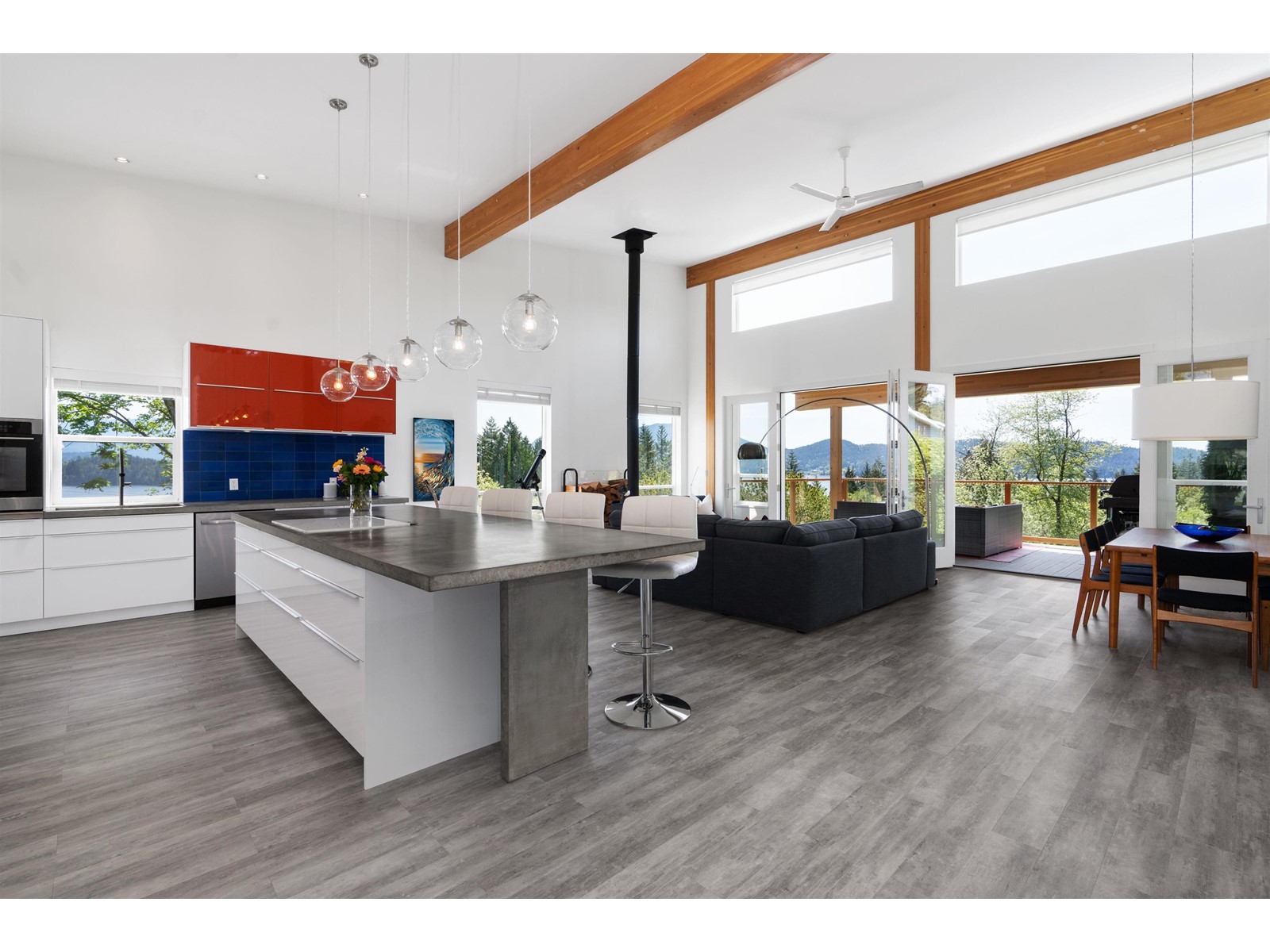 111 Wharf Road, Gibsons, British Columbia  V0N 1V6 - Photo 4 - R2780956