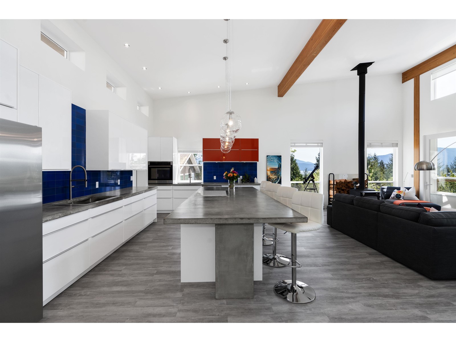 111 Wharf Road, Gibsons, British Columbia  V0N 1V6 - Photo 6 - R2780956