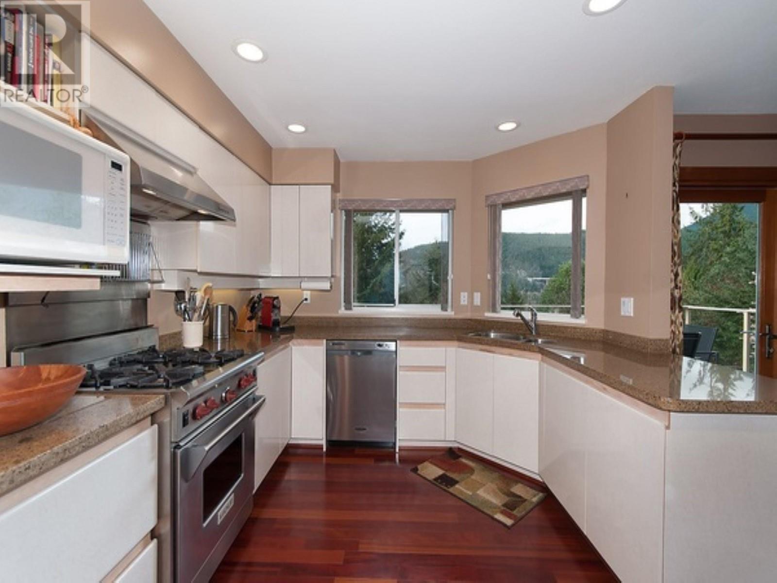 5456 Keith Road, West Vancouver, British Columbia  V7W 3C9 - Photo 3 - R2780105