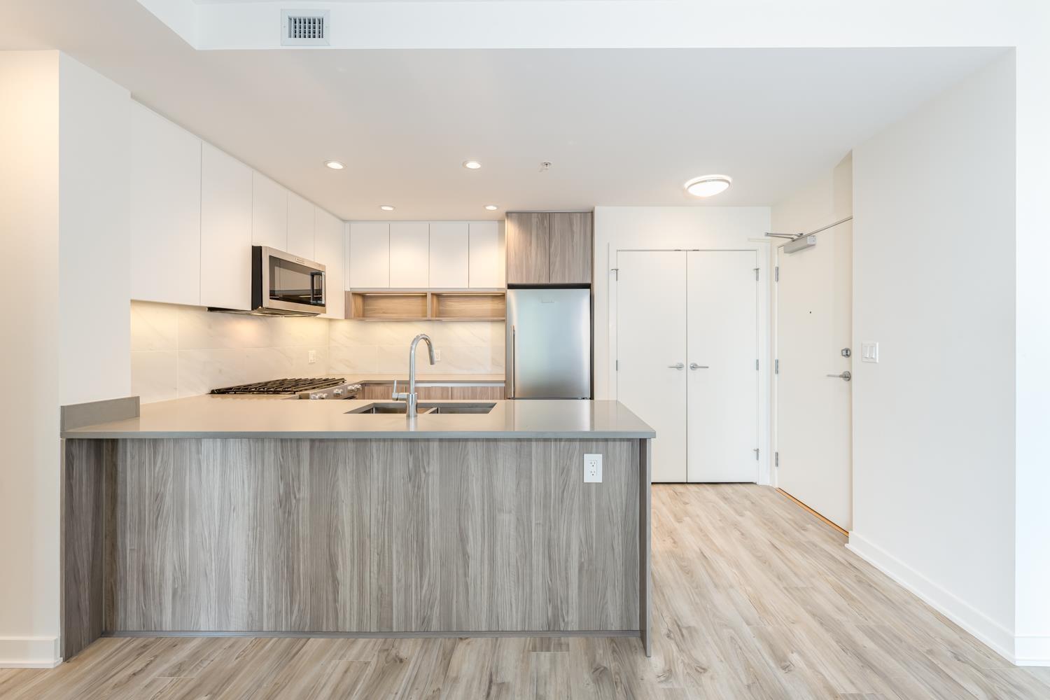 305 8940 UNIVERSITY CRESCENT, burnaby, British Columbia