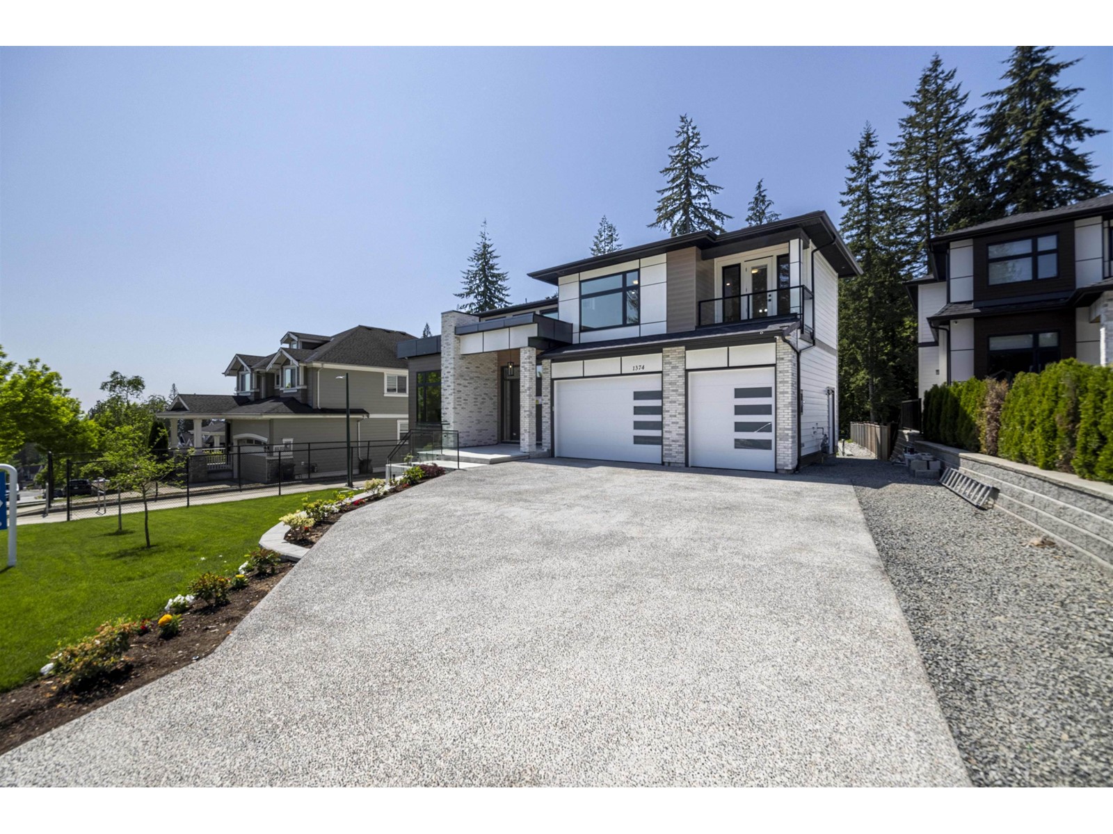 1374 Kingston Street, Coquitlam, British Columbia  V3E 0K5 - Photo 1 - R2781034