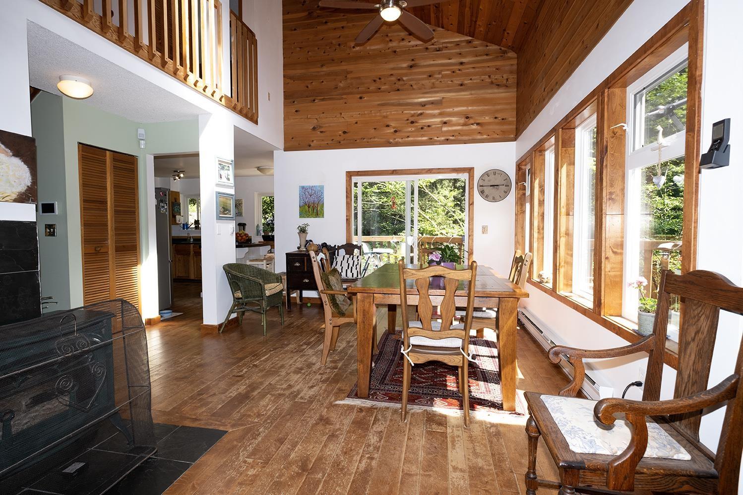 2821 LOWER ROAD, roberts creek, British Columbia