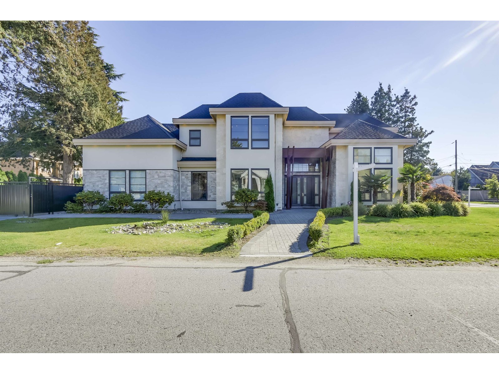 8288 Lucerne Road, Richmond, British Columbia  V6Y 2H3 - Photo 1 - R2781565