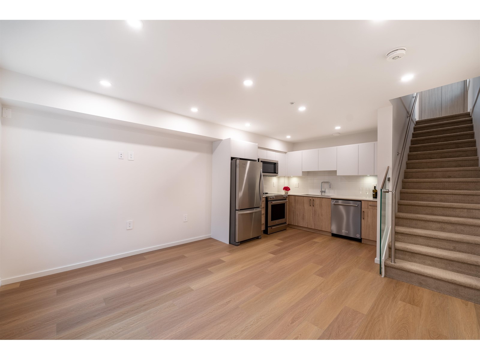 3631 Rae Avenue, Vancouver, British Columbia  V5R 2P6 - Photo 2 - R2781806