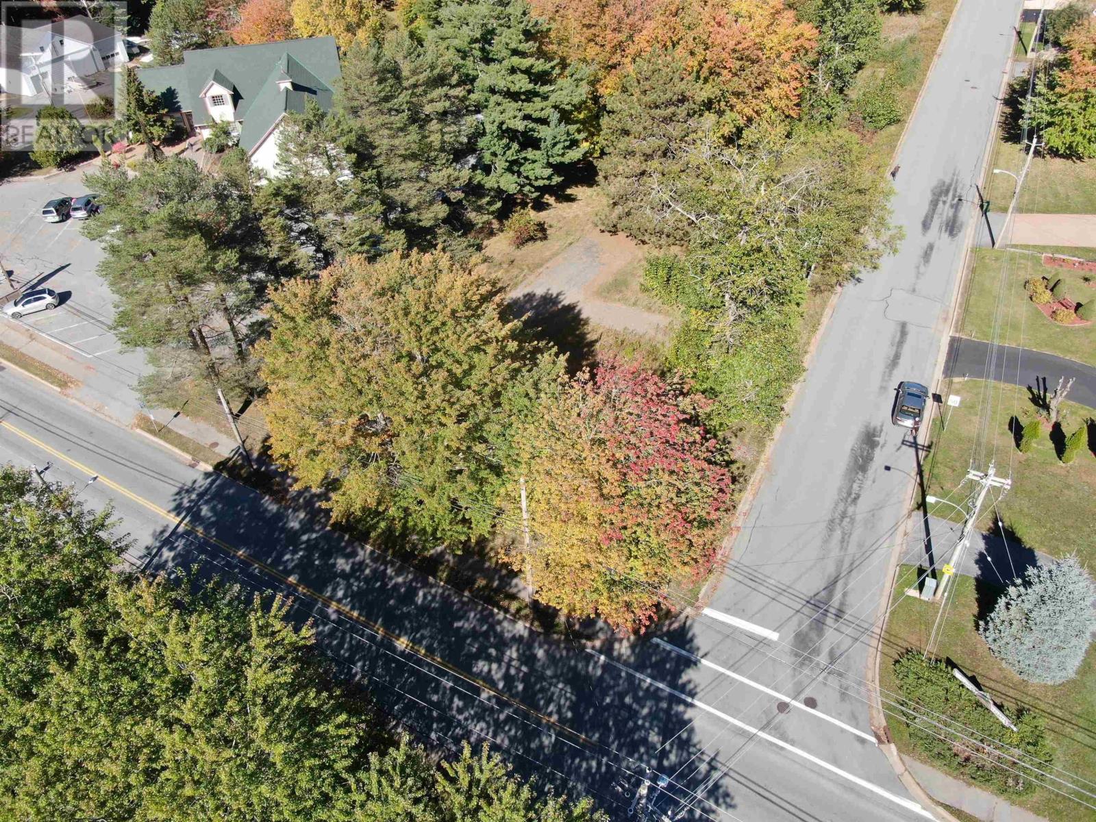 150 North Street, Bridgewater, Nova Scotia  B4V 2V6 - Photo 3 - 202223667