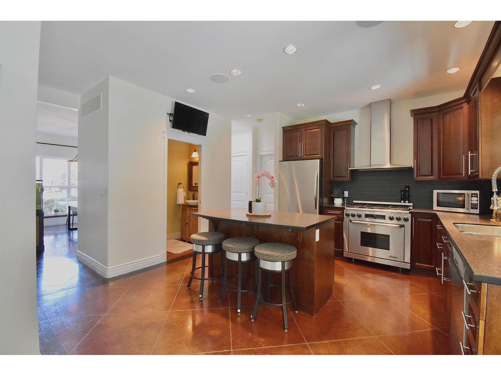 891 Oceanmount Boulevard, Gibsons, British Columbia  V0N 1V8 - Photo 13 - R2782139