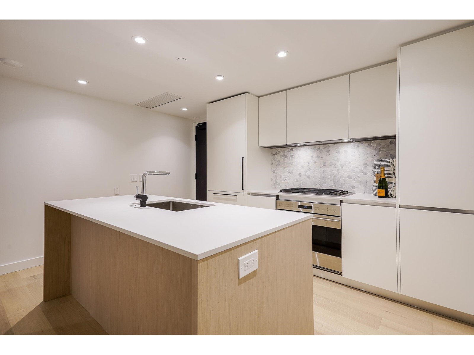 401 1365 Davie Street, Vancouver, British Columbia  V6E 1N5 - Photo 12 - R2781177