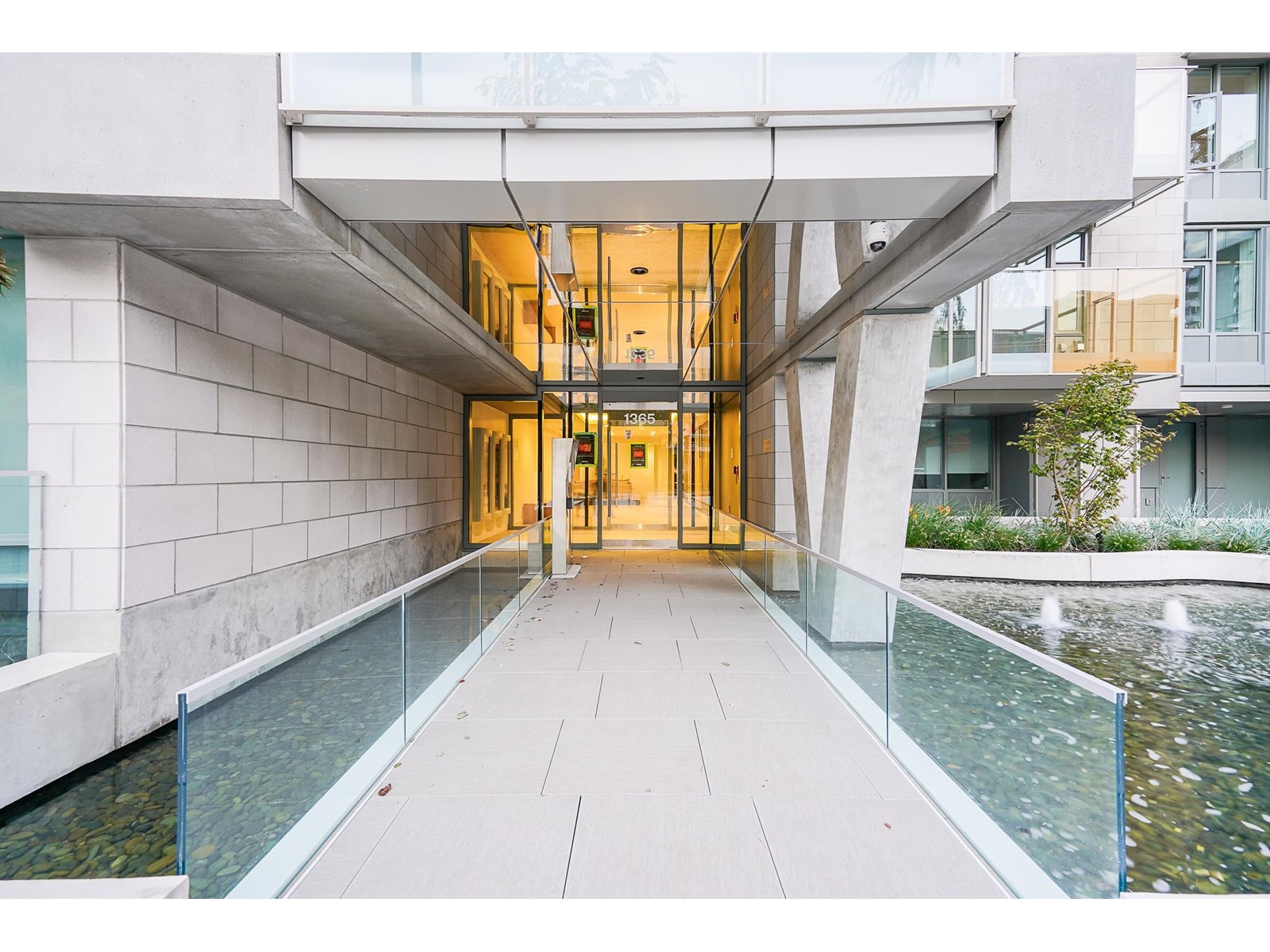 401 1365 Davie Street, Vancouver, British Columbia  V6E 1N5 - Photo 3 - R2781177