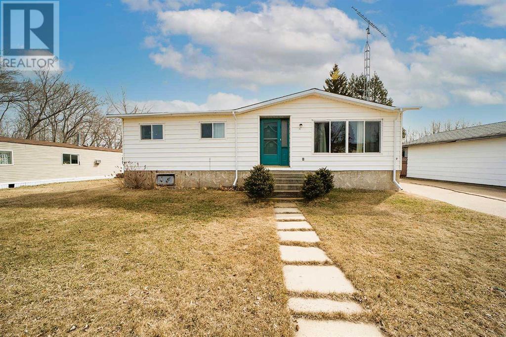 9 Mackenzie Drive, Sedgewick, Alberta  T0B 4C0 - Photo 1 - A2052985