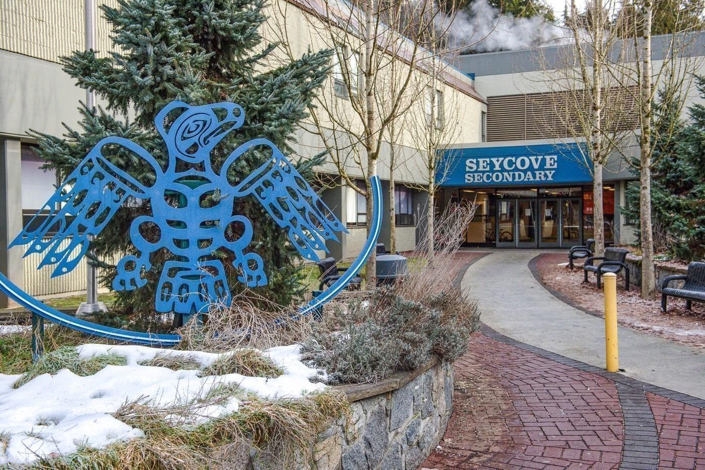 4418 Cove Cliff Road, North Vancouver, British Columbia  V7G 1H6 - Photo 4 - R2782376