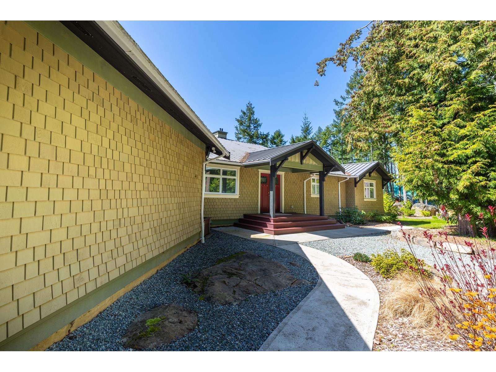 879 Canso Road, Gabriola Island, British Columbia  V0R 1X2 - Photo 8 - R2776263