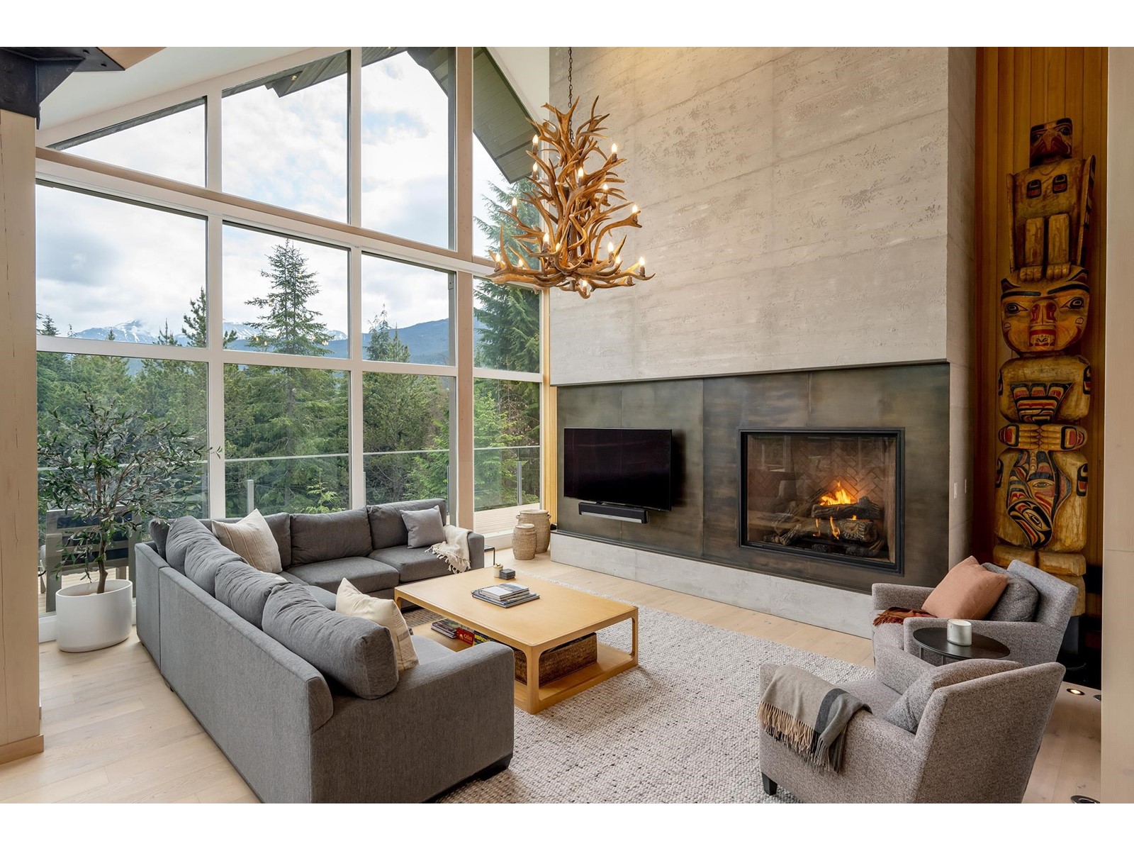 3343 Nighthawk Lane, Whistler, British Columbia  V8E 0B8 - Photo 2 - R2782807