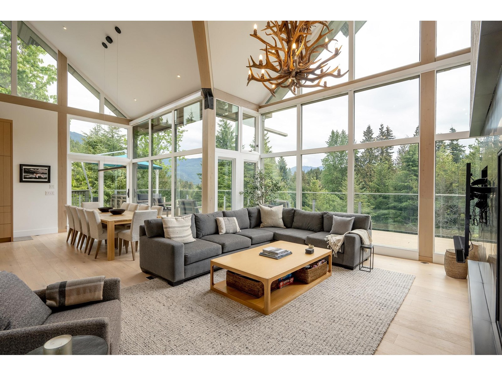 3343 Nighthawk Lane, Whistler, British Columbia  V8E 0B8 - Photo 3 - R2782807