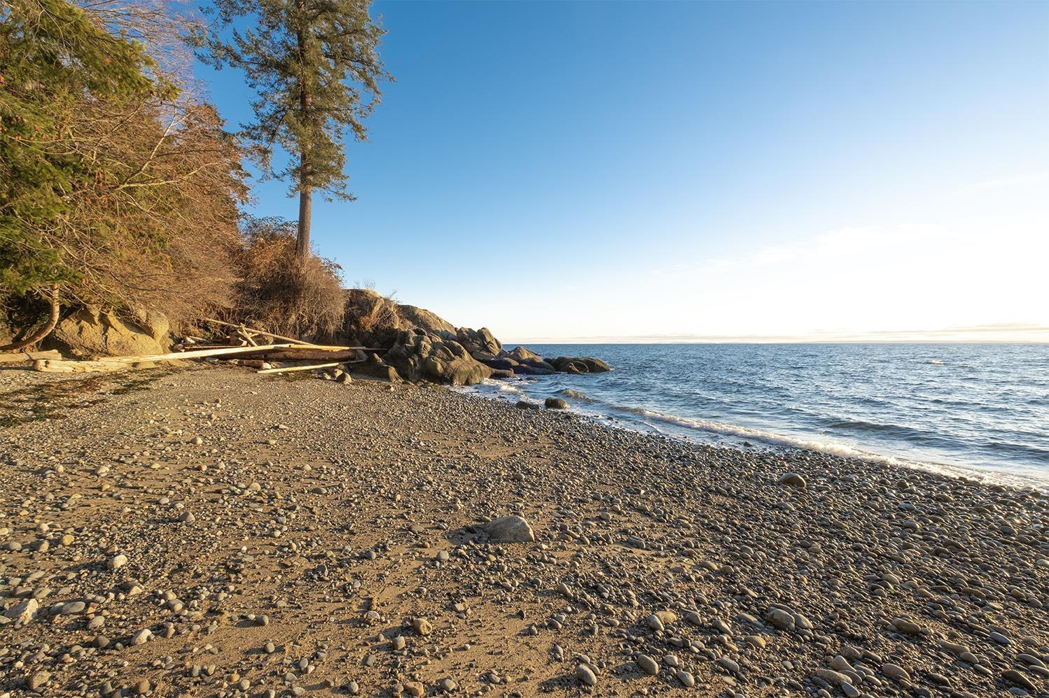 3338 Beach Avenue, Roberts Creek, British Columbia  V0N 2W2 - Photo 3 - R2783159
