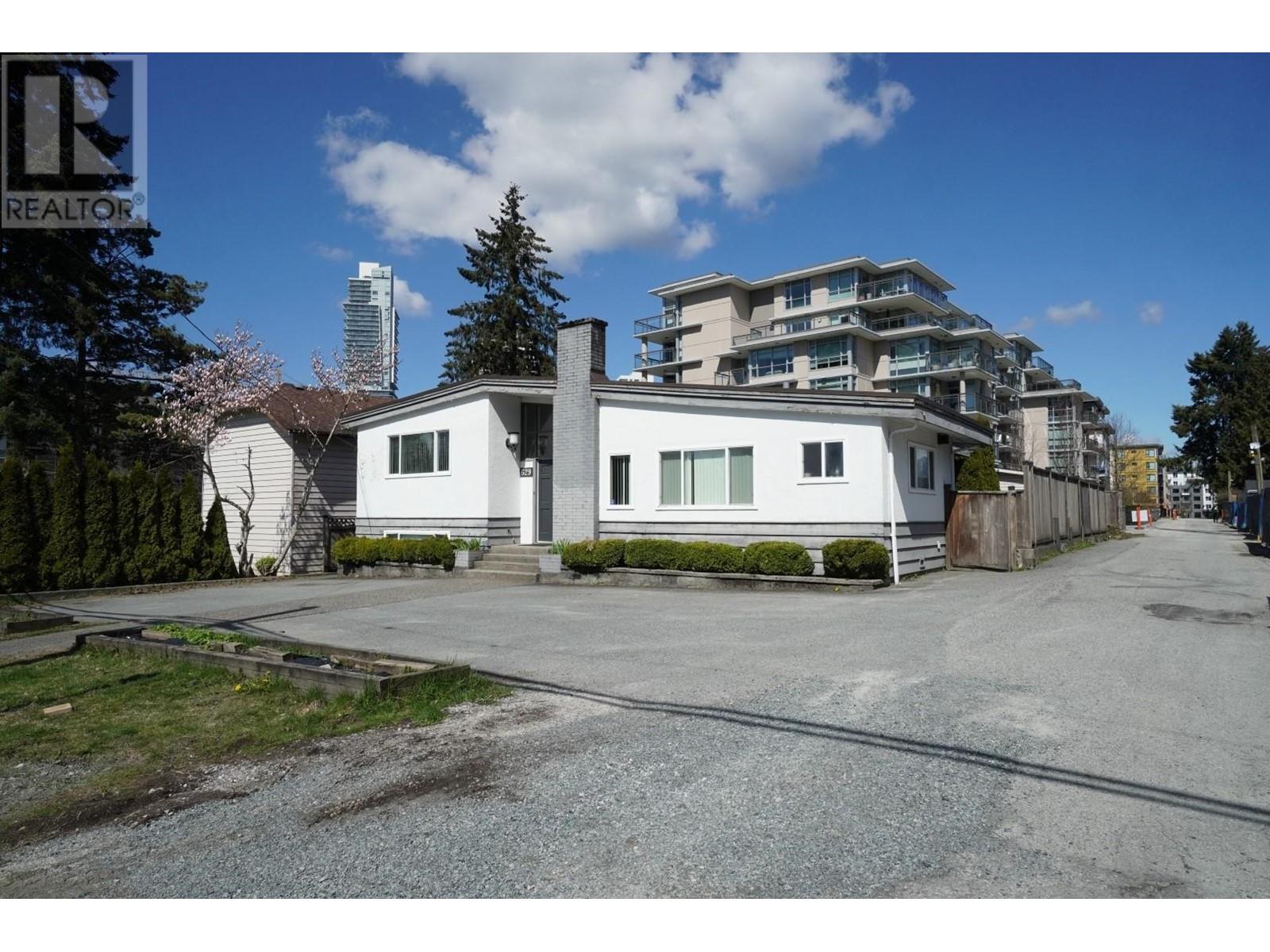 629 Smith Avenue, Coquitlam, British Columbia  V3J 2W5 - Photo 10 - R2767698