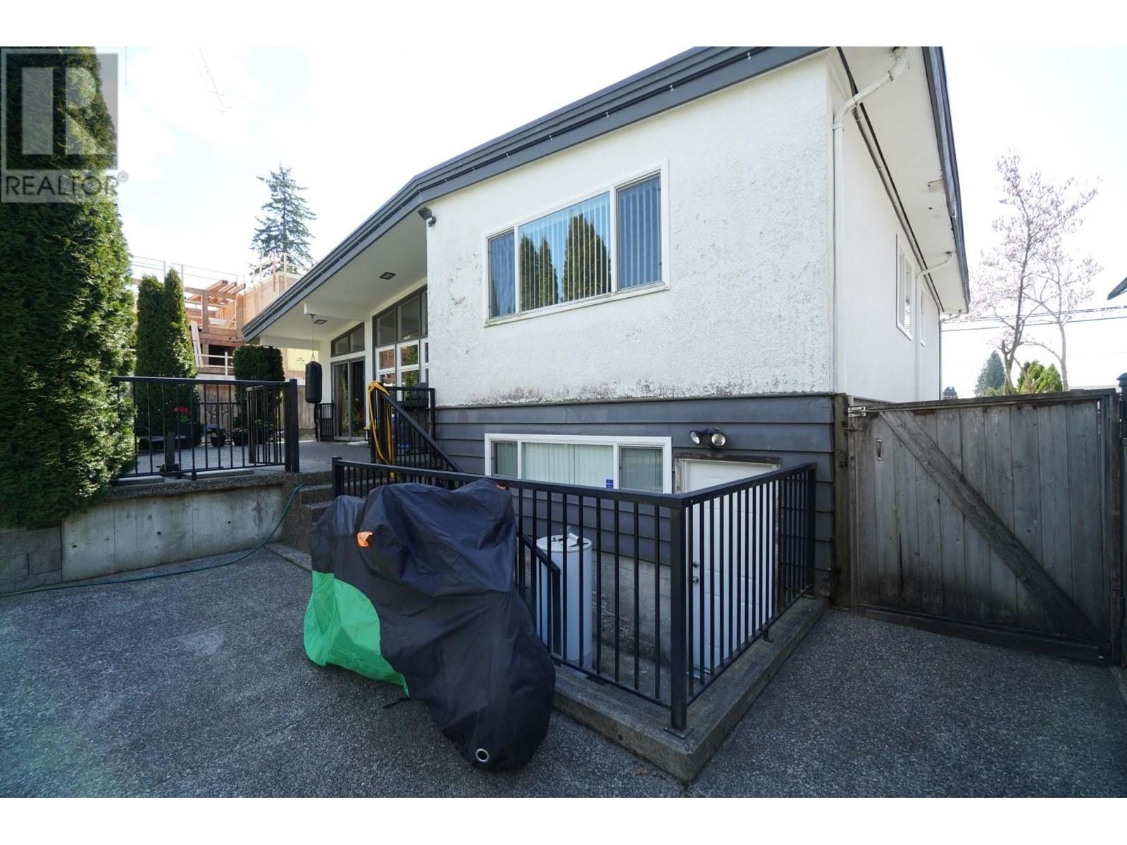 629 Smith Avenue, Coquitlam, British Columbia  V3J 2W5 - Photo 15 - R2767698