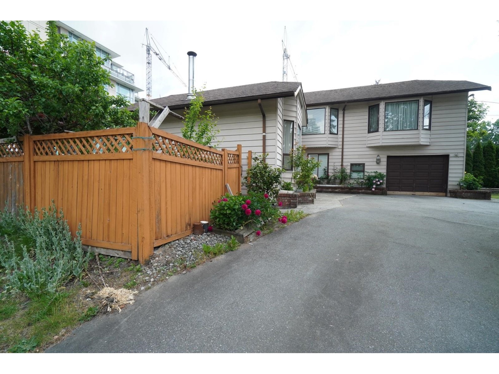 627 Smith Avenue, Coquitlam, British Columbia  V3J 2W5 - Photo 3 - R2783172